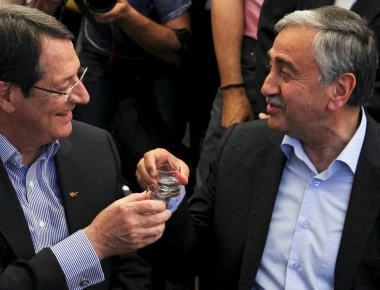 Τα κάστρα πέφτουν από μέσα: Ξεκίνησε η εκστρατεία εκφοβισμού των Κυπρίων από τον ίδιο τον... πρόεδρο Αναστασιάδη!